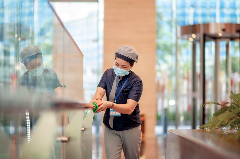 Đơn hàng dọn dẹp vệ sinh tòa nhà được nhiều lao động nữ lựa chọn